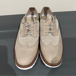 Men’s Bass Oxford shoe, light tan and size 10.5